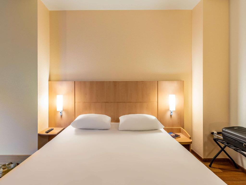 Postel nebo postele na pokoji v ubytování Ibis Bilbao Centro