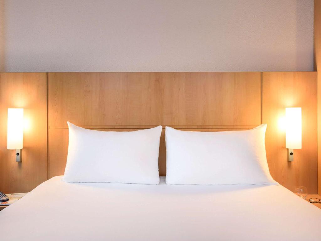 Postel nebo postele na pokoji v ubytování Ibis Bilbao Centro