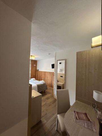 Postel nebo postele na pokoji v ubytování Edelweiss Hotel Champoluc