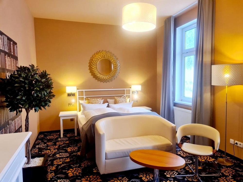 Postel nebo postele na pokoji v ubytování Hotel Schieferhof - GlasLUST