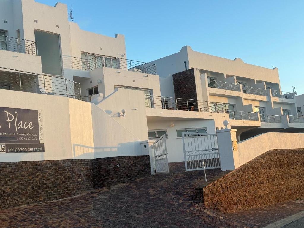 Ana's Place Apartments - Image 8