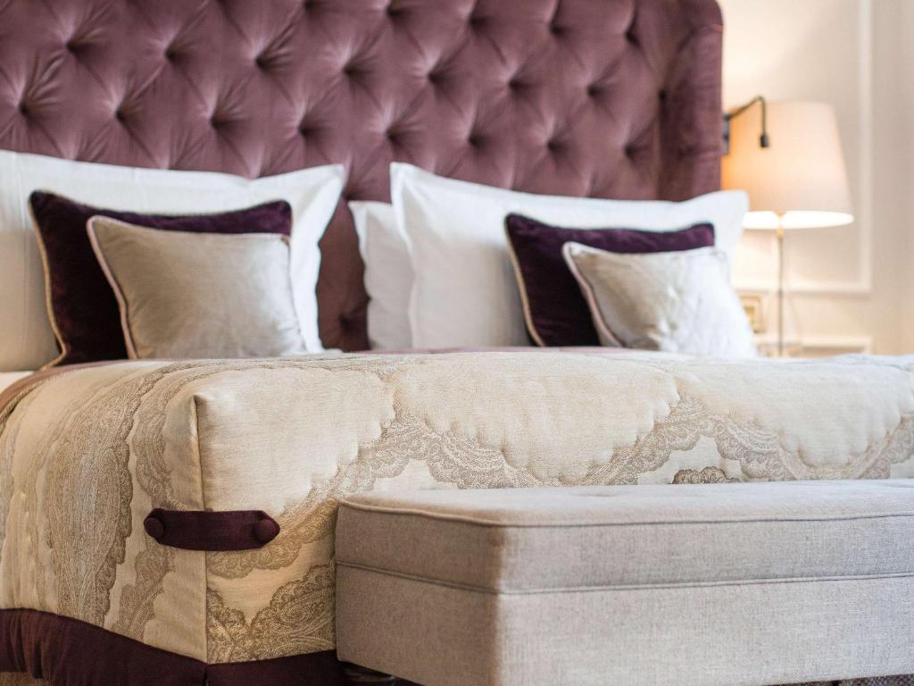 Postel nebo postele na pokoji v ubytování Fairmont Hotel Vier Jahreszeiten