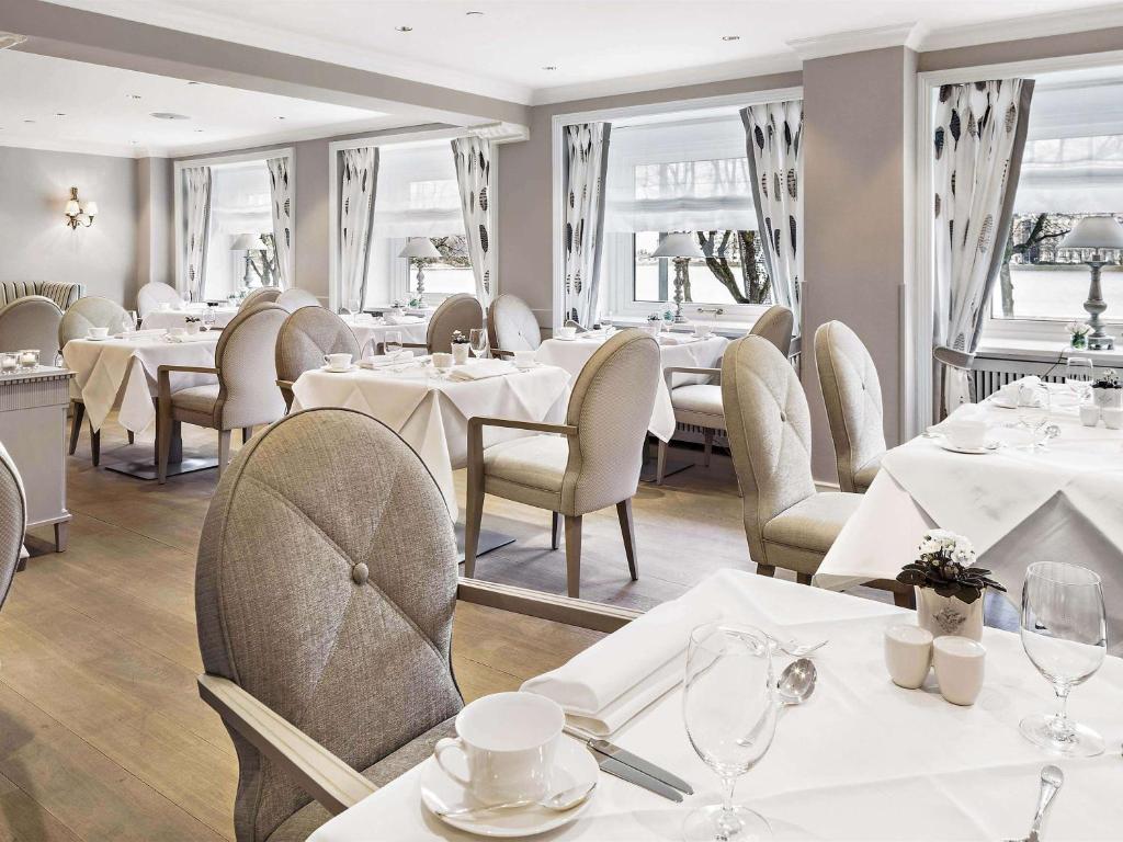 Posezení v ubytování Fairmont Hotel Vier Jahreszeiten