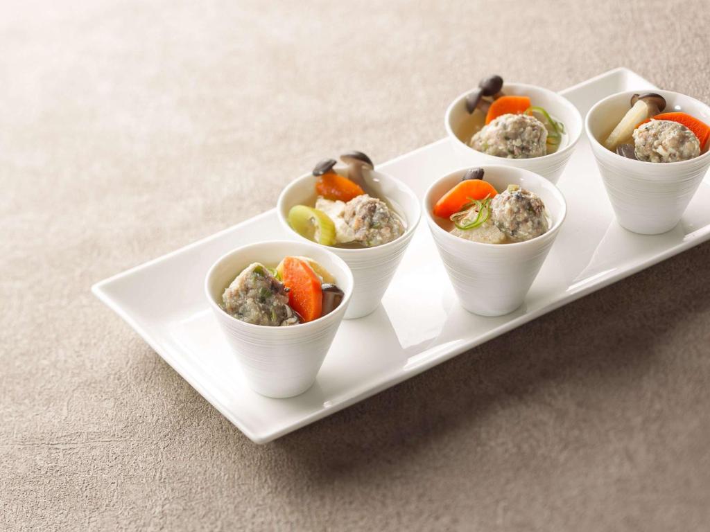 ホテルの敷地内または近くでの食事または食べ物