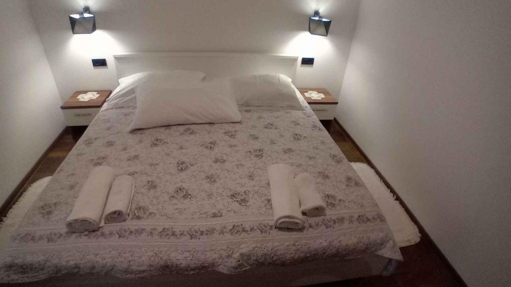 Posteľ alebo postele v izbe v ubytovaní Kampor Apartment 3