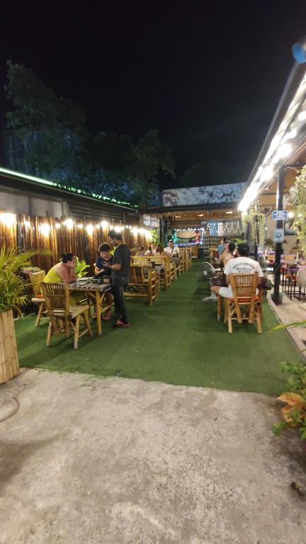 Restaurace v ubytování Bambus Restaurant, Bar & Glamping