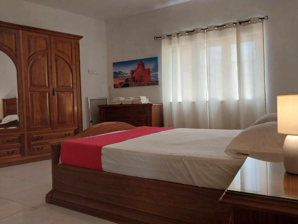 Postel nebo postele na pokoji v ubytování Nr41 Holiday Apartment - Close to Village Centre, Promenade, Shops & Restaurants