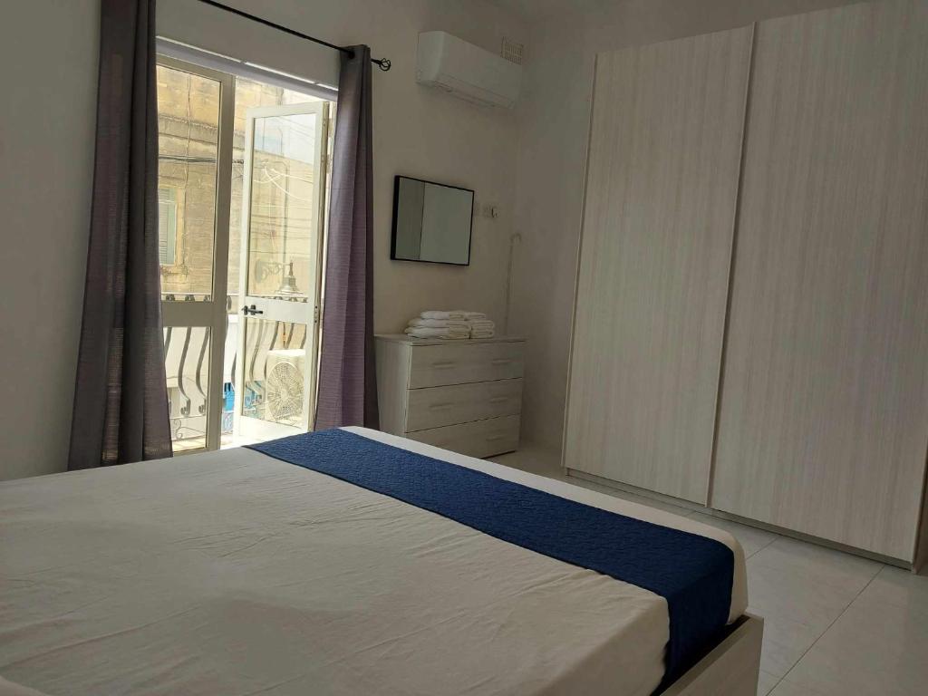 Postel nebo postele na pokoji v ubytování Nr41 Holiday Apartment - Close to Village Centre, Promenade, Shops & Restaurants