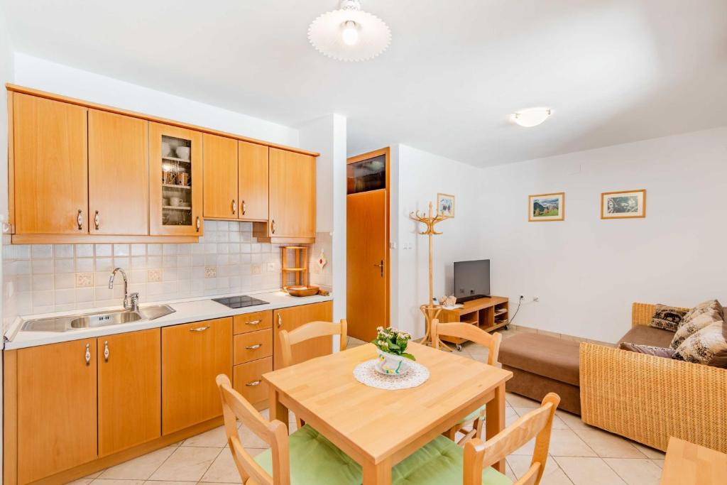 Kuchyň nebo kuchyňský kout v ubytování Apartma Miranda
