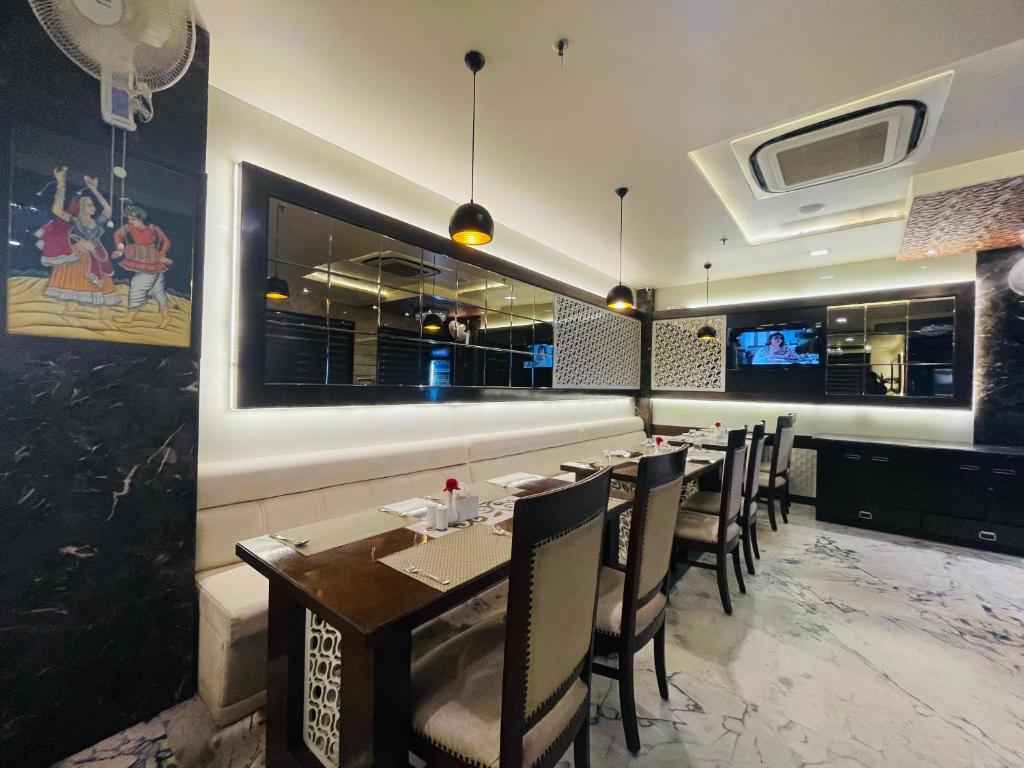 Restaurace v ubytování Hotel Kc Inn Ajmer