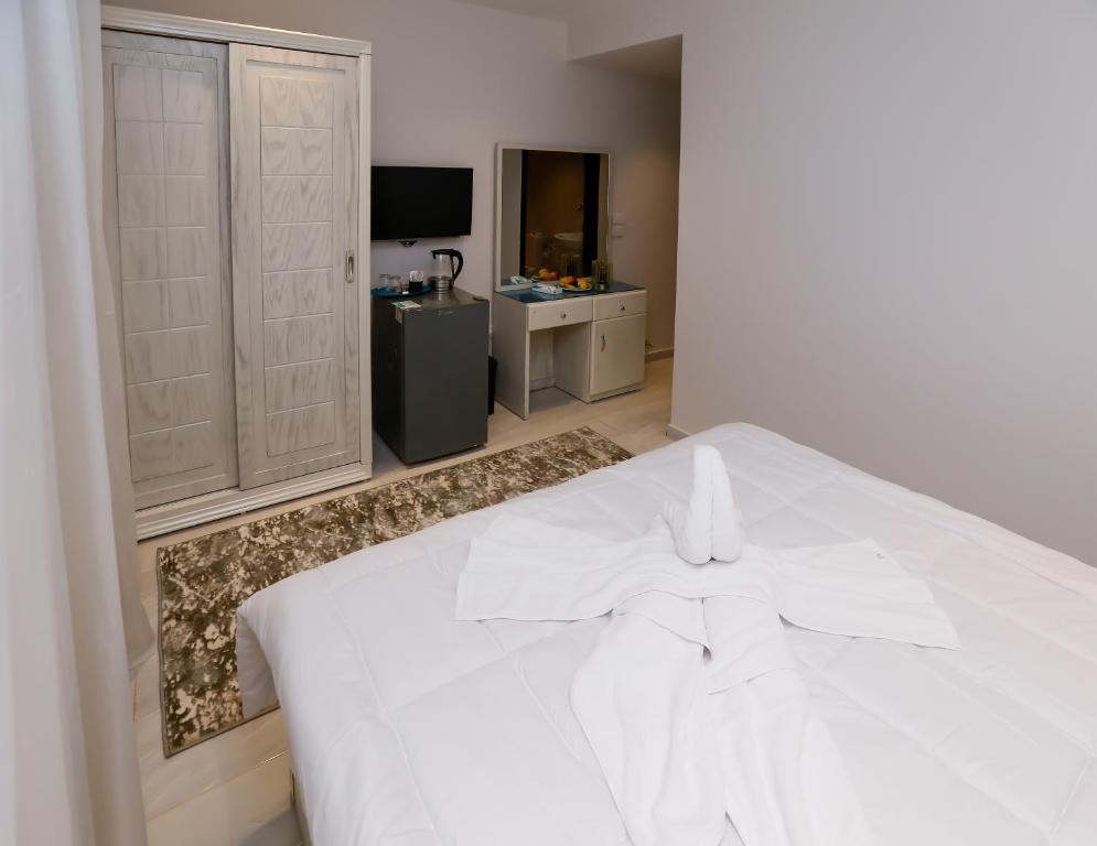 Postel nebo postele na pokoji v ubytování Pyramids Land Suites