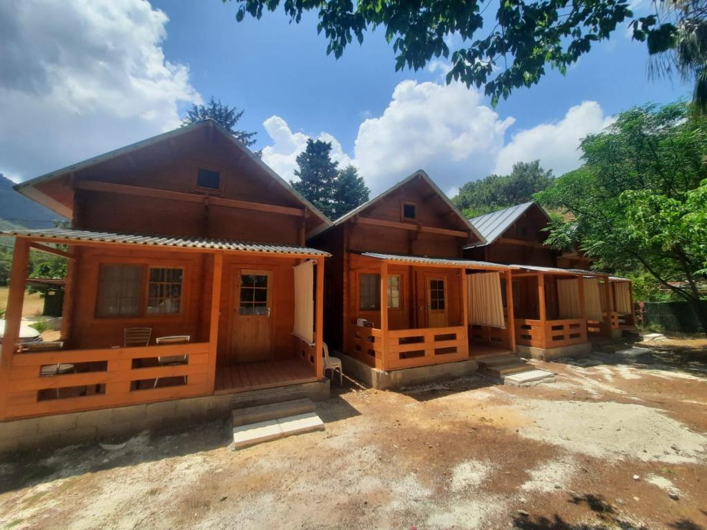 a house is being constructed with wood at Adrasan Eren Apart evleri in Adrasan