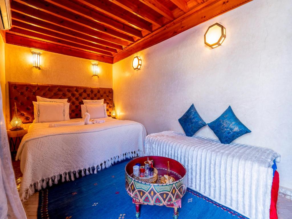 Postel nebo postele na pokoji v ubytování Riad Zehar & Spa Marrakech