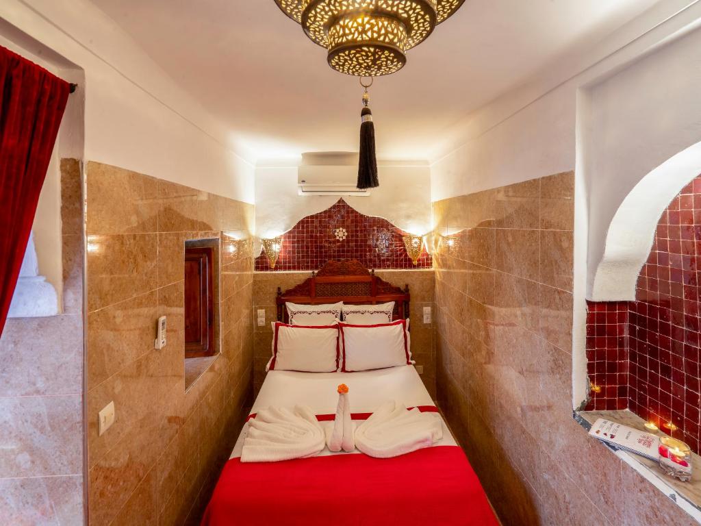 Postel nebo postele na pokoji v ubytování Riad Zehar & Spa Marrakech