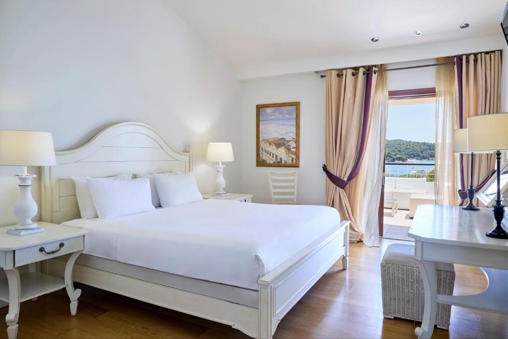 Un ou plusieurs lits dans un hébergement de l'établissement Princess Resort, Santikos Collection