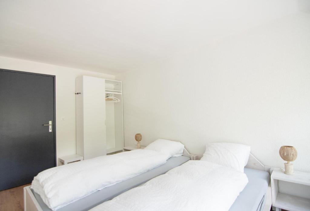 Ένα ή περισσότερα κρεβάτια σε δωμάτιο στο B&B Mont-Crosin