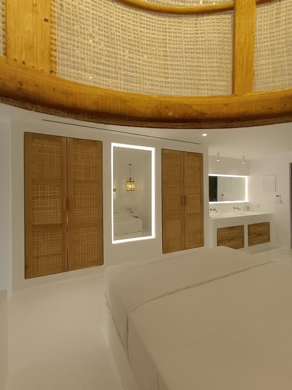 Postel nebo postele na pokoji v ubytování Yialos Ios Hotel