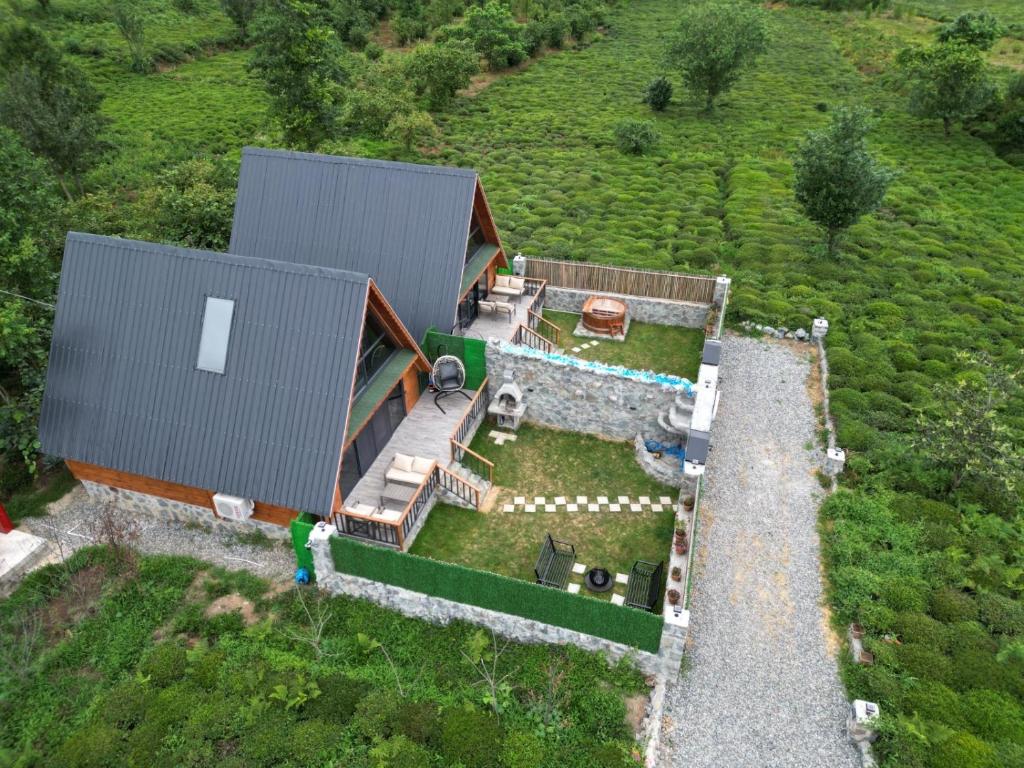 Bazén v ubytování Peleri Suit Bungalow nebo v jeho okolí