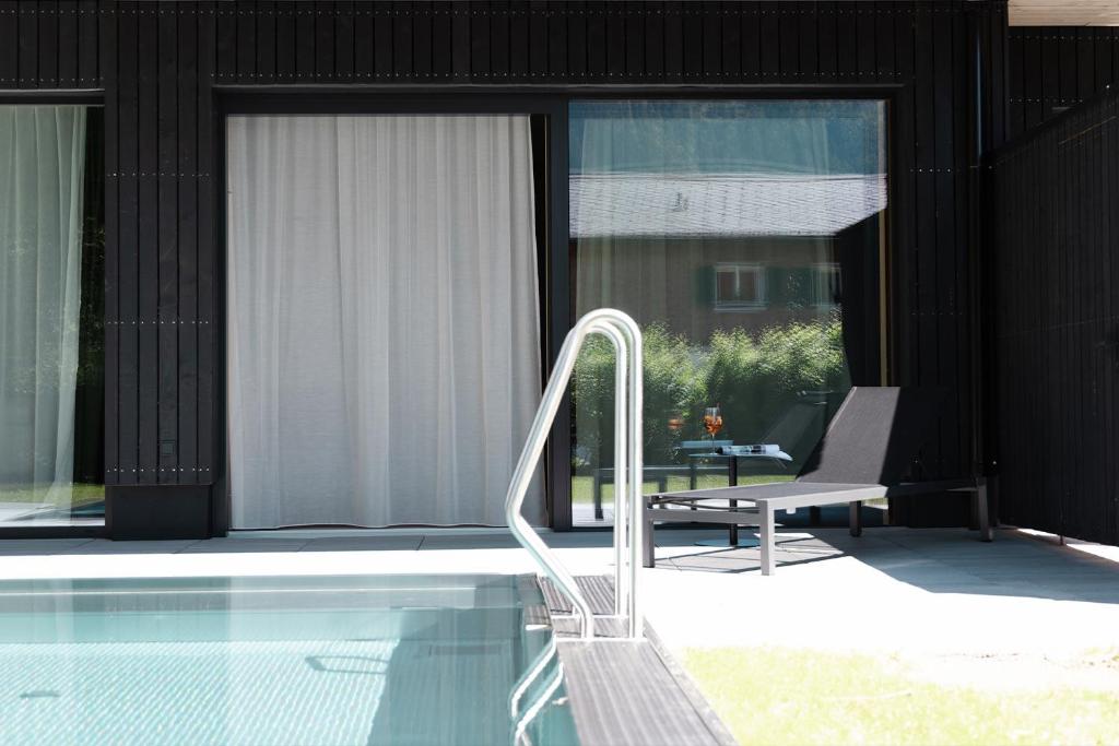 Bazén v ubytování Amrai Suites nebo v jeho okolí