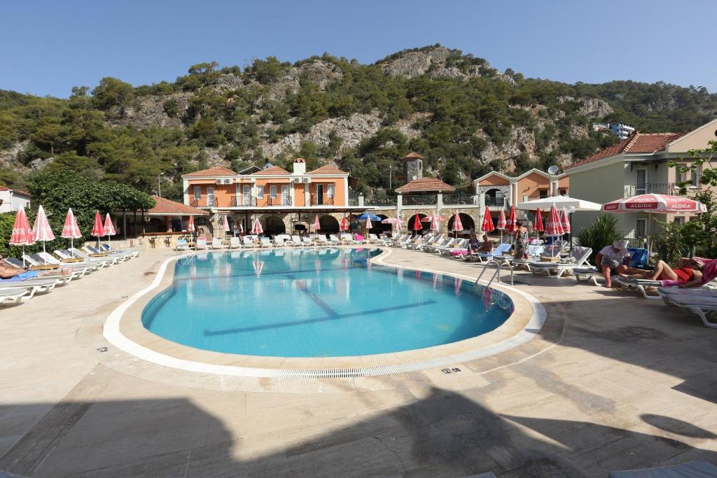 Nespecifikovaný výhled na hory nebo výhled na hory při pohledu z hotelu