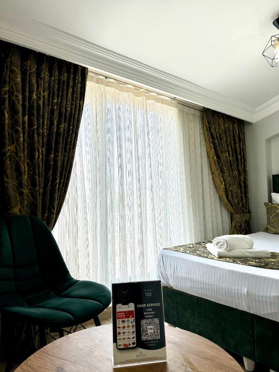 Postel nebo postele na pokoji v ubytování The Pashaam Suit Bakırköy