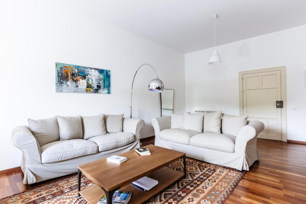 A seating area at Piazza Marina Suite By DomuSicily