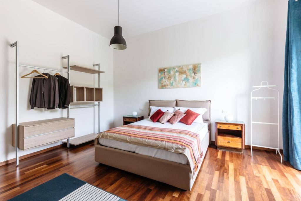 A bed or beds in a room at Piazza Marina Suite By DomuSicily
