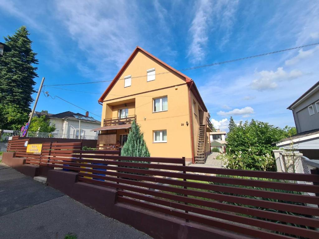 Katalin Apartmanház 3519 Miskolctapolca, 20 Bencések útja kép - 1