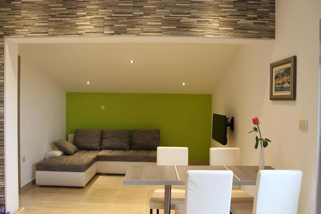 Image showcasing Beautiful green studio apartment, Makarska (updated prices 2025)