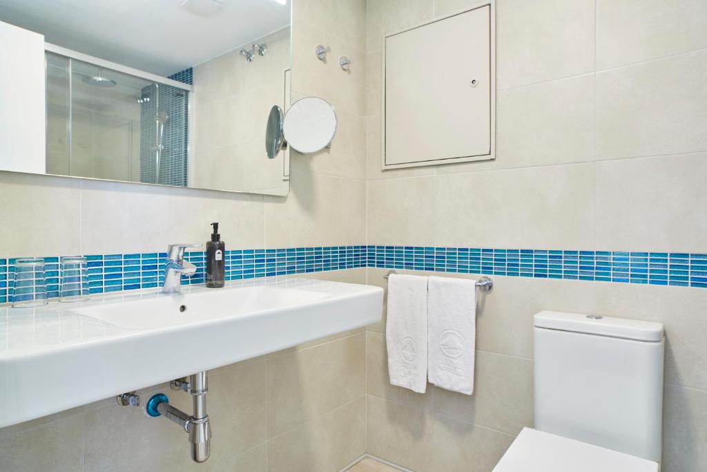 Un baño de Invisa Hotel Es Pla - Adults Only