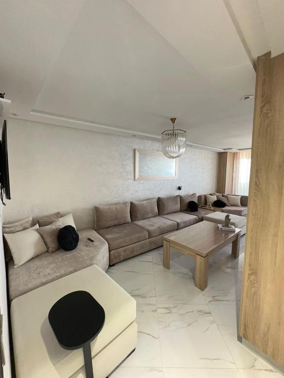 Posezení v ubytování Charmant appartement avec Vue Imprenable sur la Méditerranée