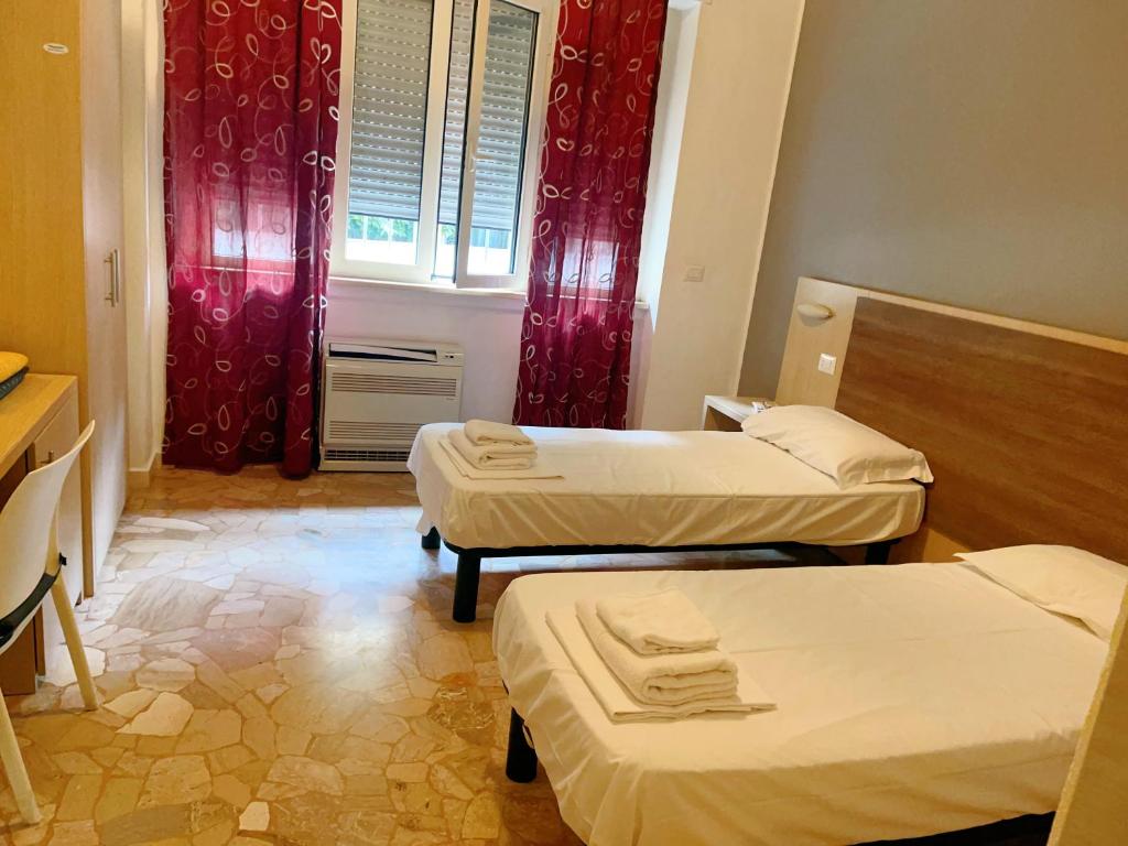 Postel nebo postele na pokoji v ubytování HOTEL BISSI