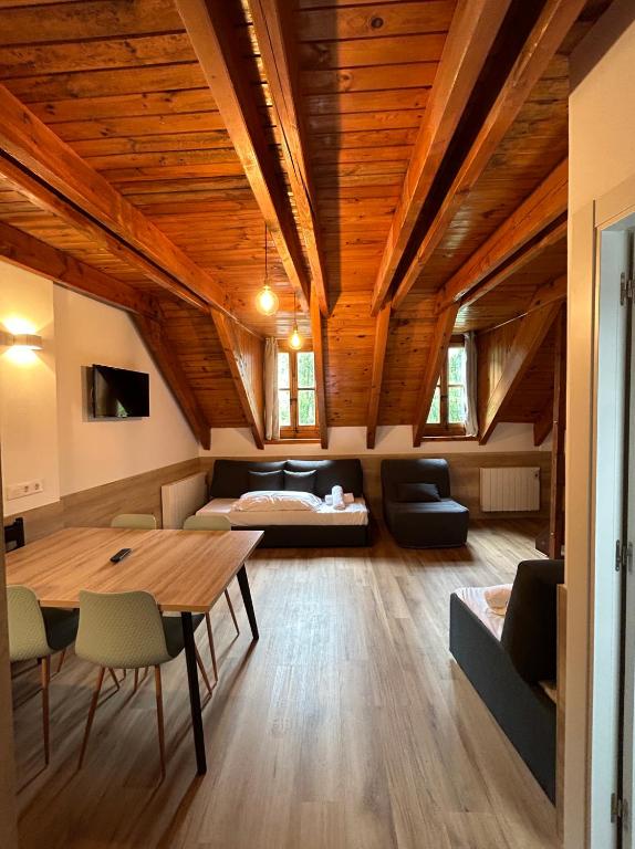 Posedenie v ubytovaní Apartamentos La Solana