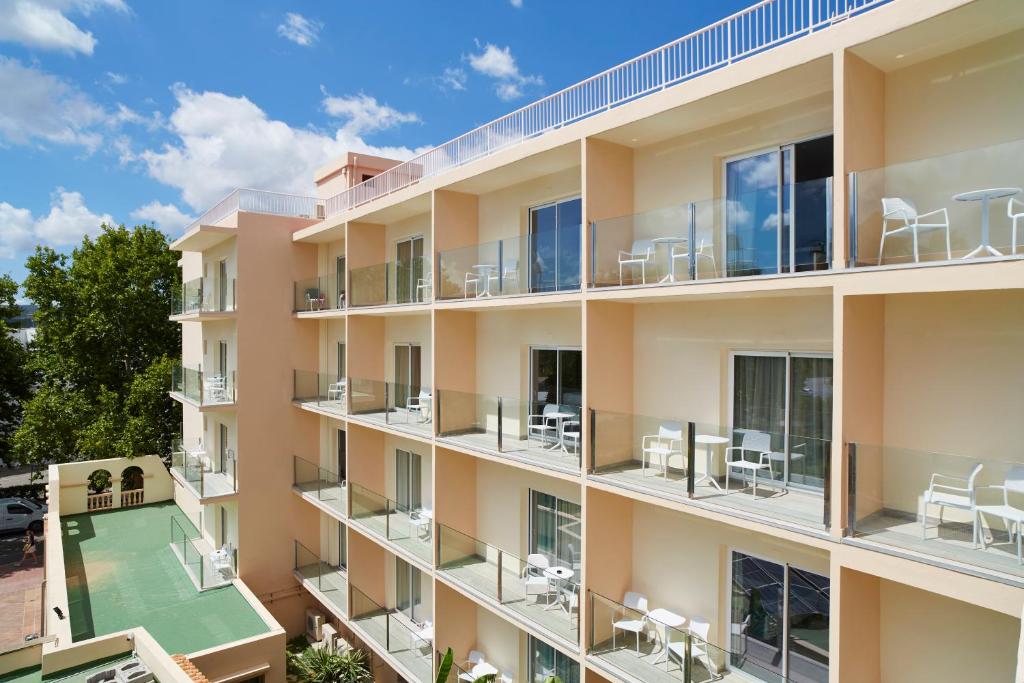 Piscina en o cerca de Invisa Hotel Es Pla - Adults Only