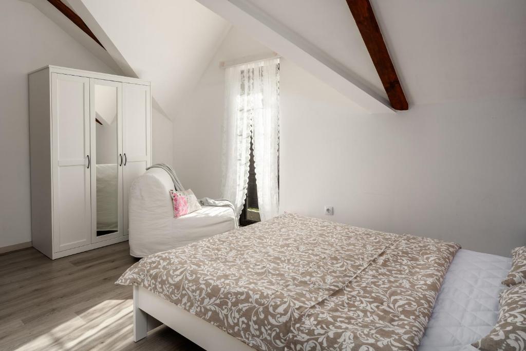Postel nebo postele na pokoji v ubytování Apartman Malnar Lokve