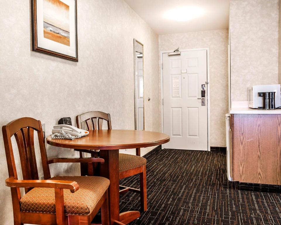 Comfort Suites Independence - Kansas City photo