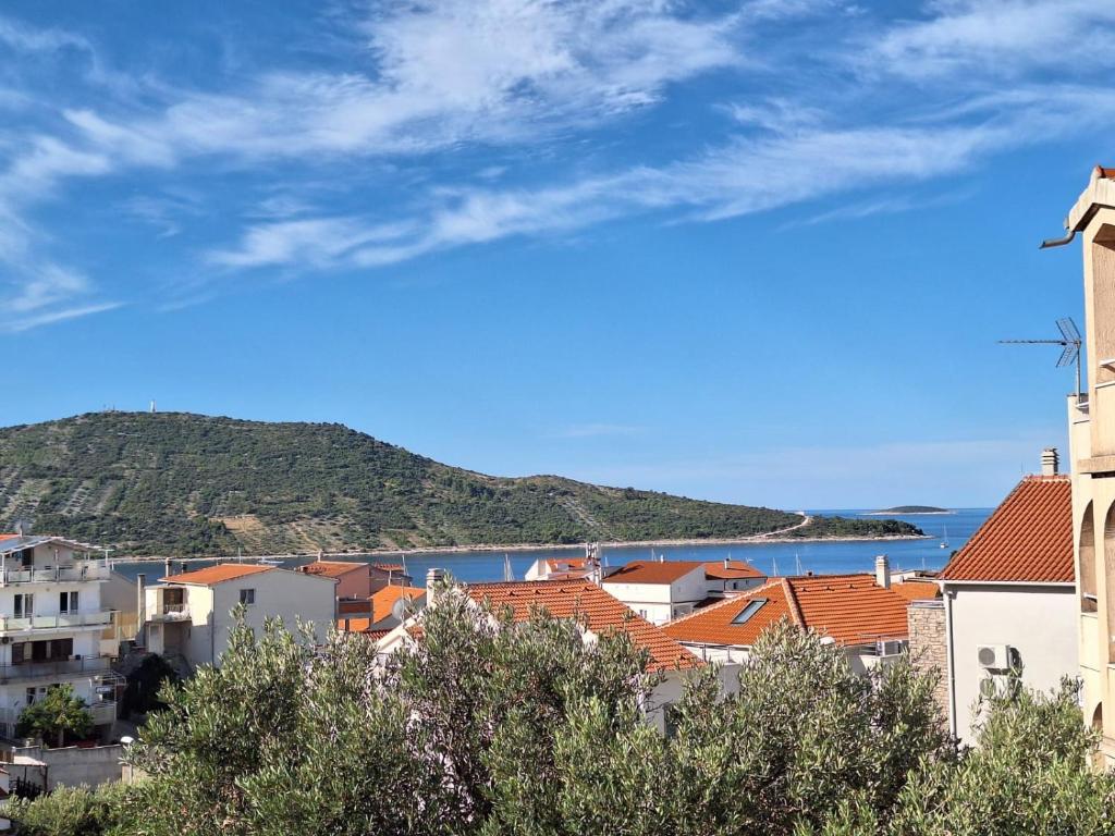Apartment Mara - Apartment With Sea View