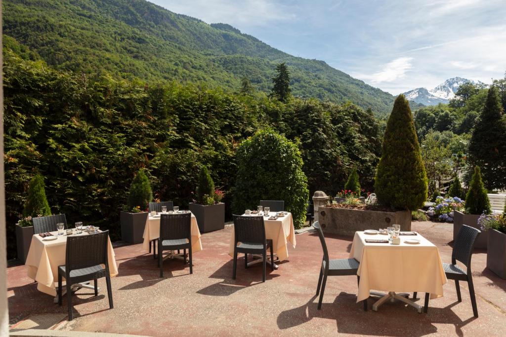 Nespecifikovaný výhled na hory nebo výhled na hory při pohledu z hotelu