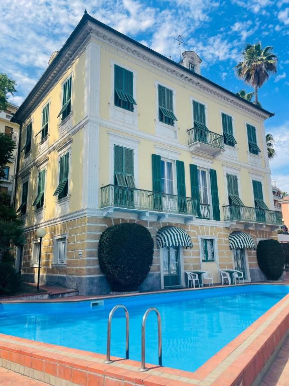 Bazén v ubytování Hotel Miramare nebo v jeho okolí