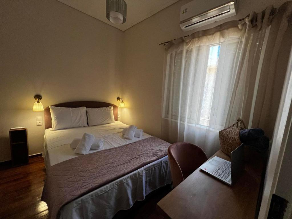 Ένα ή περισσότερα κρεβάτια σε δωμάτιο στο Thouria Agora Suites 3