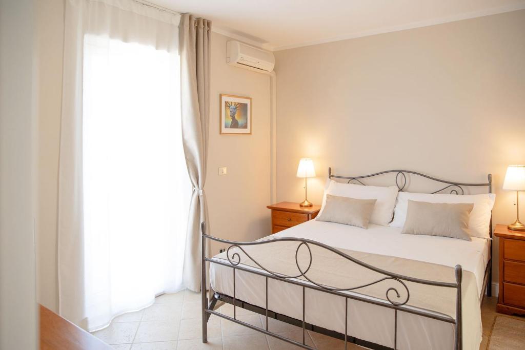 Postel nebo postele na pokoji v ubytování BELVEDERE MONFERRATO Relais & Wellness