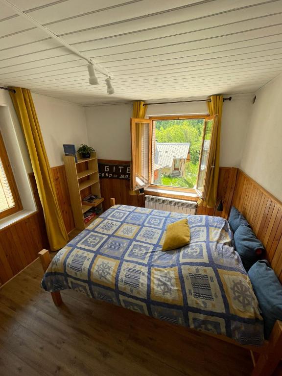 Postel nebo postele na pokoji v ubytování Chambres au CampdeBase