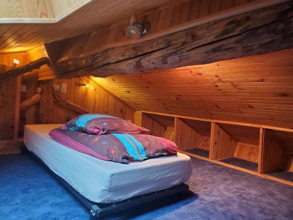 Postel nebo postele na pokoji v ubytování Chambres au CampdeBase