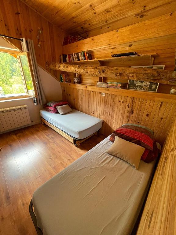 Postel nebo postele na pokoji v ubytování Chambres au CampdeBase