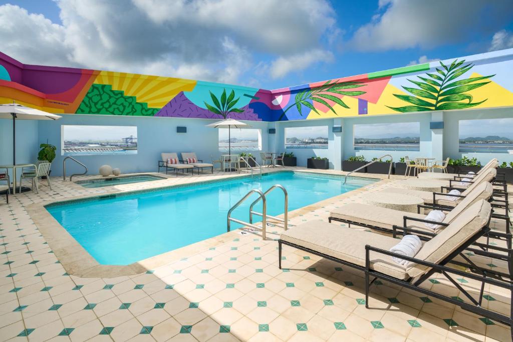 Bazén v ubytování Hotel Rumbao, a Tribute Portfolio Hotel nebo v jeho okolí