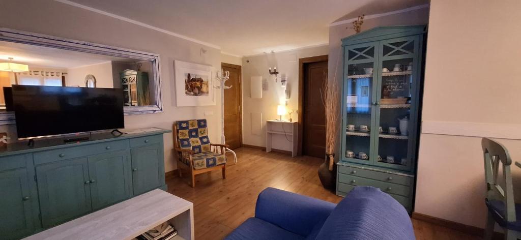 TV a/nebo společenská místnost v ubytování Apartamentos Turísticos Batlle Laspaules