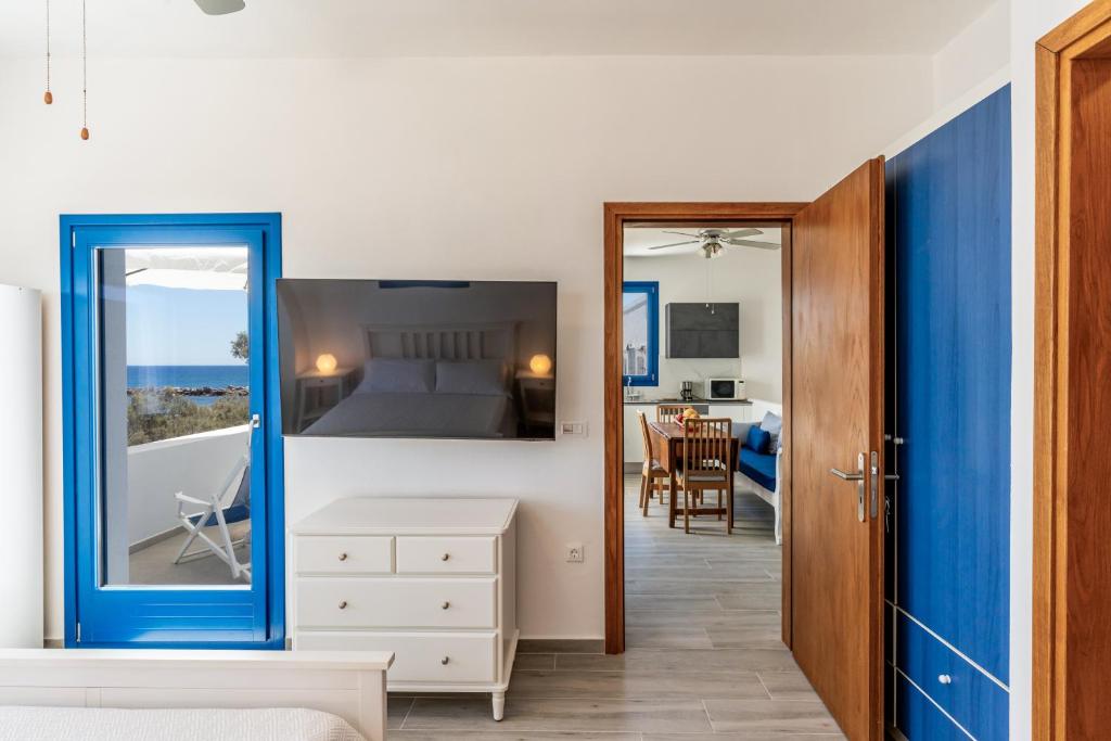 TV a/nebo společenská místnost v ubytování Seaside Serenity House