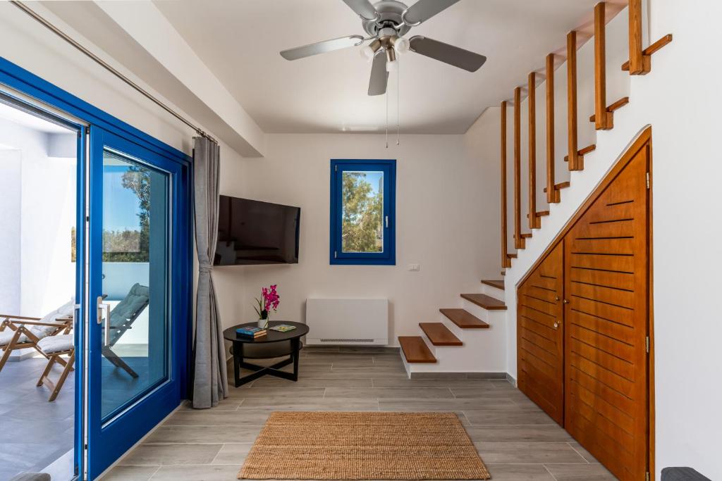 TV a/nebo společenská místnost v ubytování Seaside Serenity House