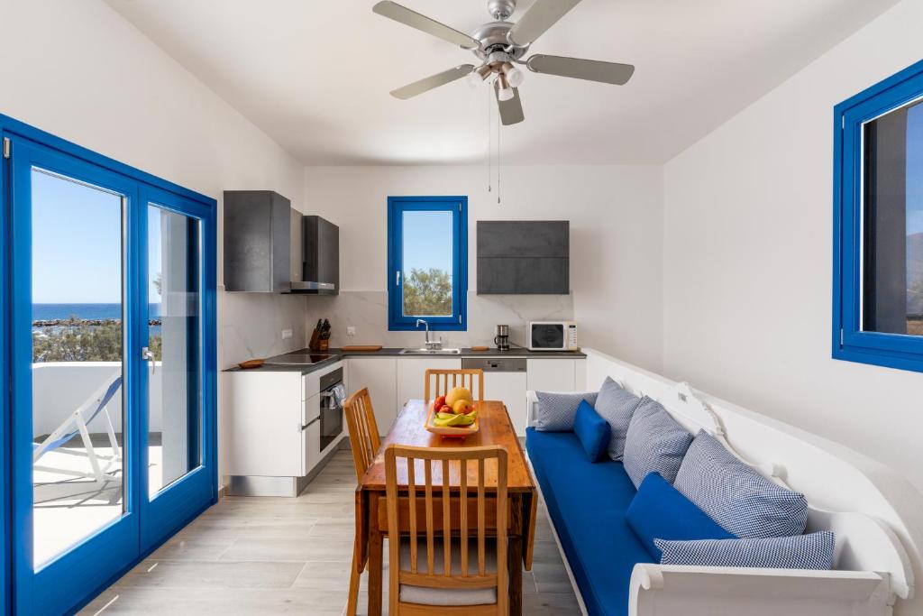 TV a/nebo společenská místnost v ubytování Seaside Serenity House
