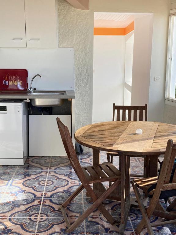 Kuchyň nebo kuchyňský kout v ubytování location appartement " les pas d'Amé"